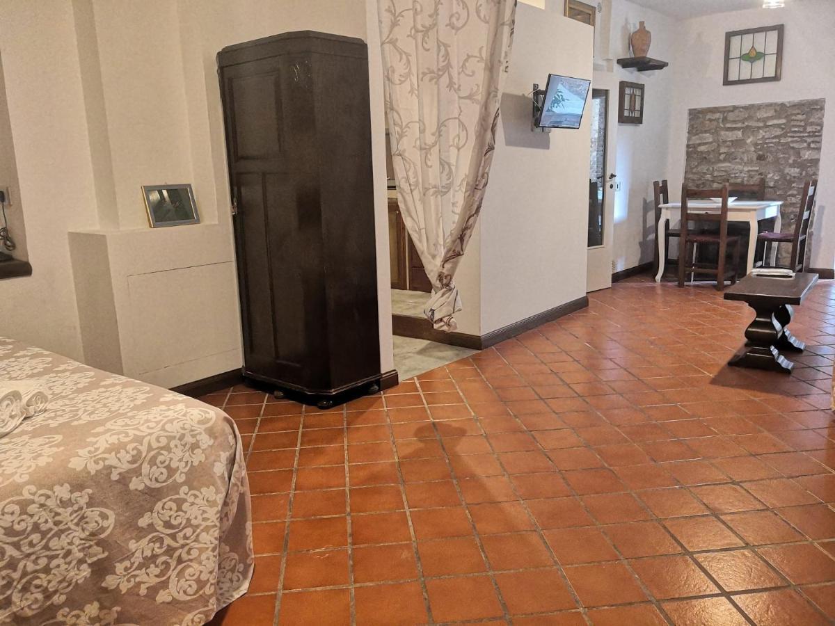 לינה וארוחת בוקר קאסטיגליונה דל לאגו Il Torrione מראה חיצוני תמונה